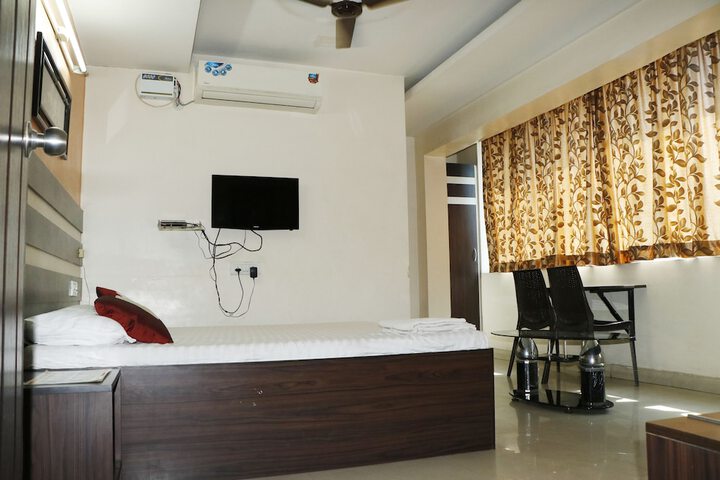 Room 12 of 50