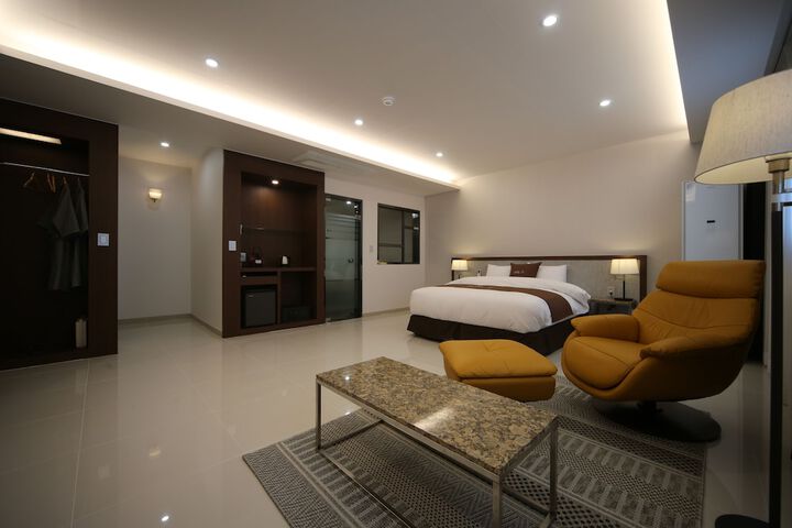 Room 6 of 60