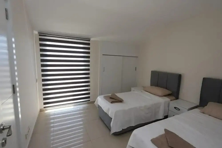 Room 5 of 13