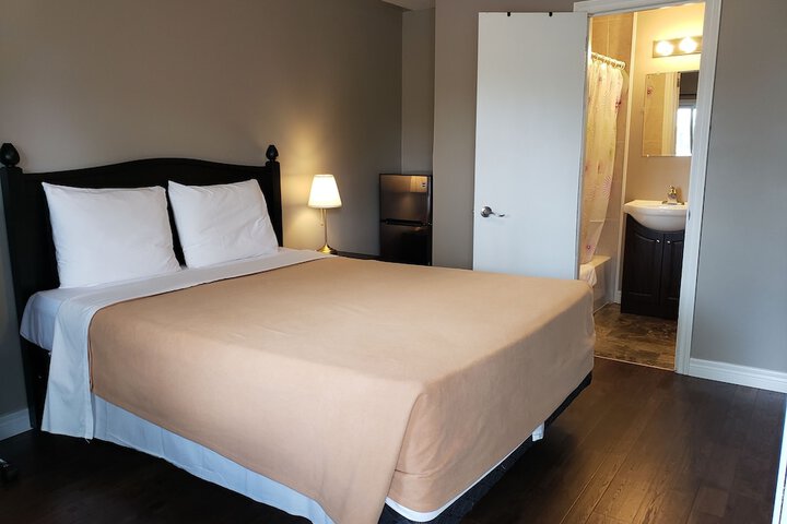 Room 13 of 28