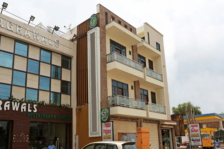 Goroomgo Pushpa Palace Mathura