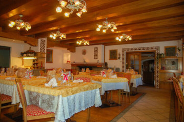 Dining 26 of 29