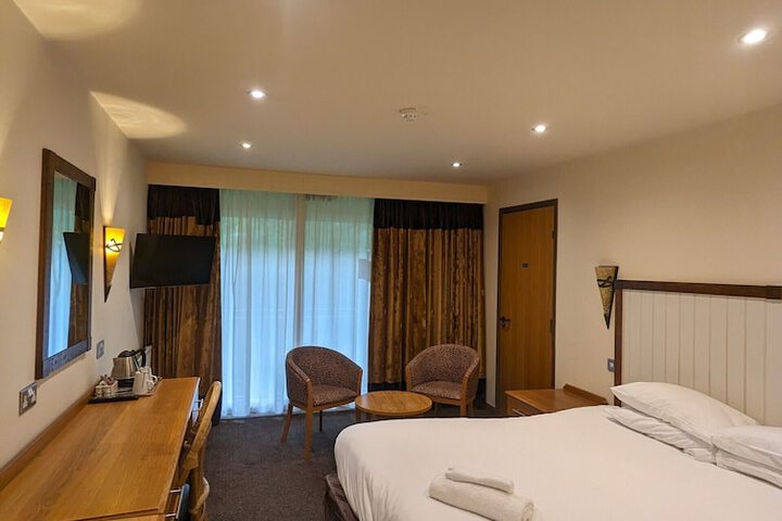 Room 17 of 34