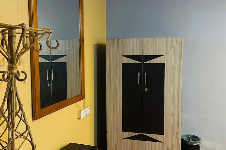 Room 4 of 25