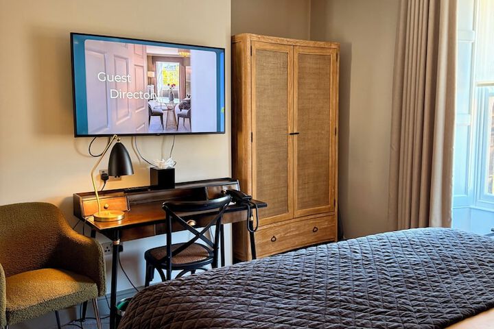 Room 42 of 106