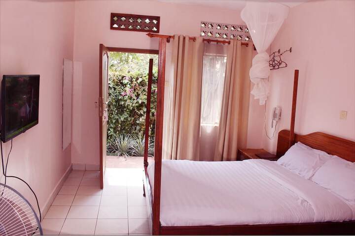 Room 8 of 21