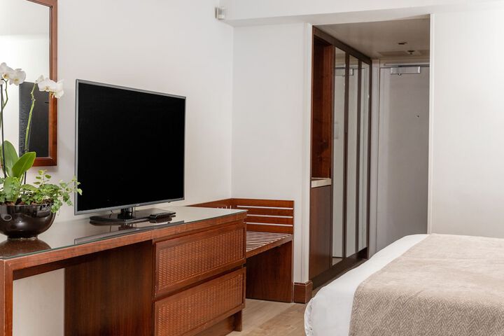 Room 33 of 145
