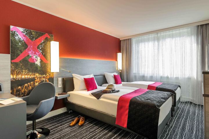 Room 14 of 34