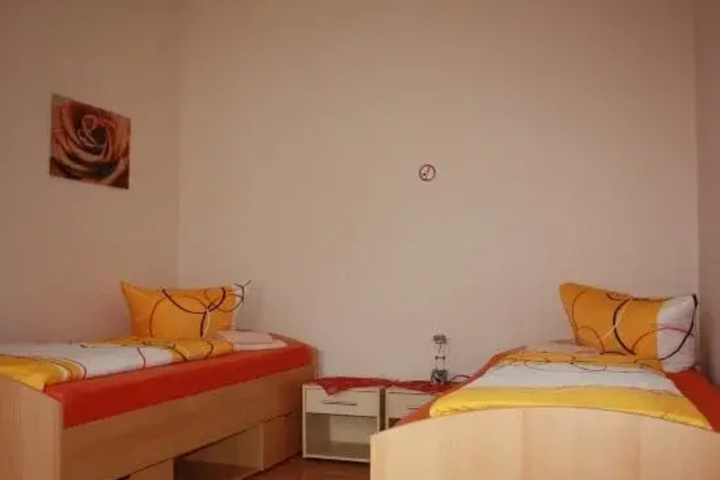 Room 4 of 5