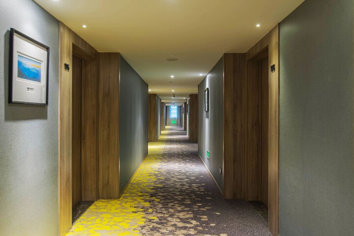 Ballroom/Hall 57 of 68