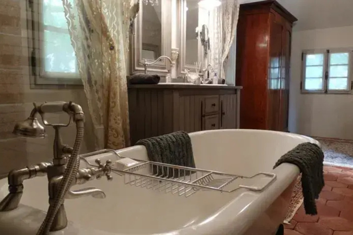 Room 8 of 13