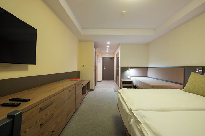 Room 25 of 126