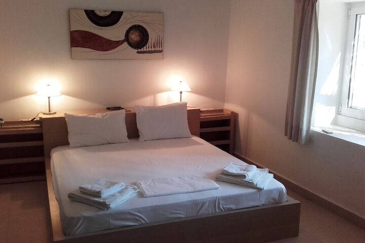 Room 8 of 42
