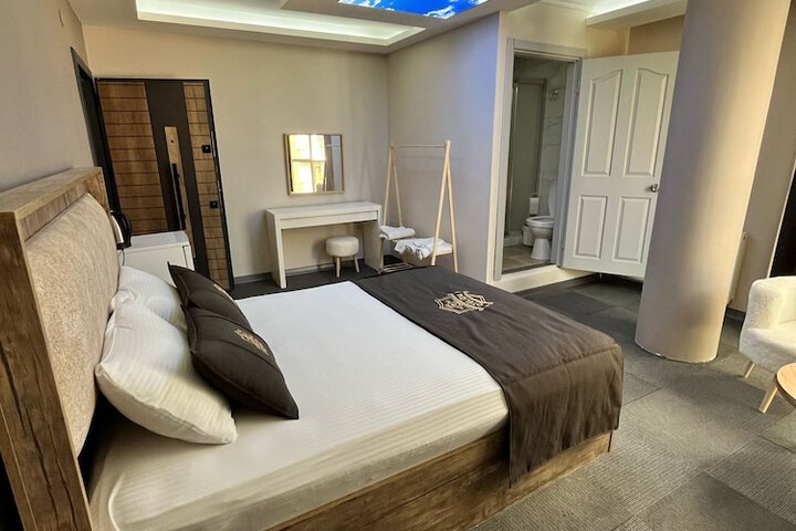 Room 6 of 14