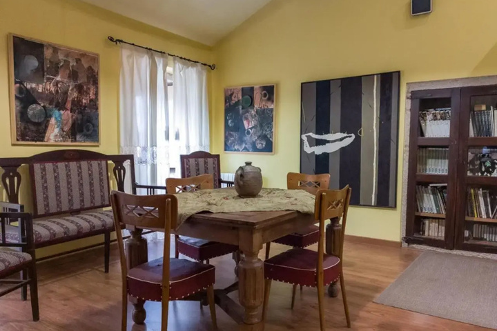 Dining 16 of 20