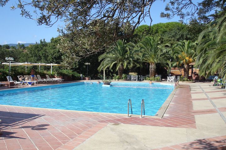 Hotel Pool