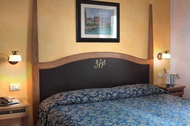 Room 5 of 24