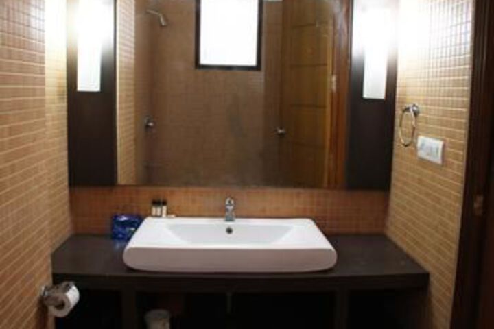 Room 2 of 31