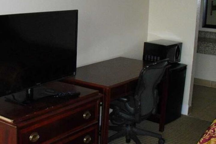 Room 4 of 7