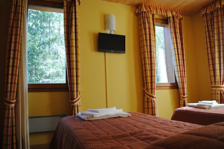 Room 9 of 18