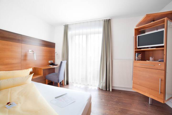 Room 8 of 79