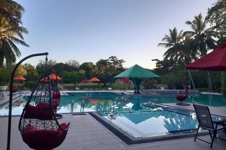 Pools & Facilities