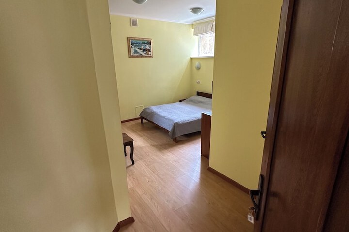 Room 9 of 65
