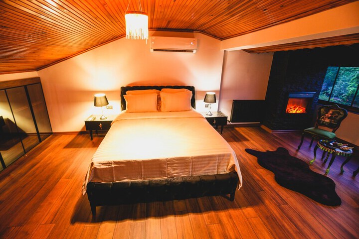 Room 4 of 22