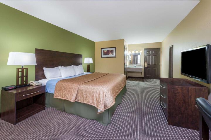 1 King Bed Accessible (6 of 20)