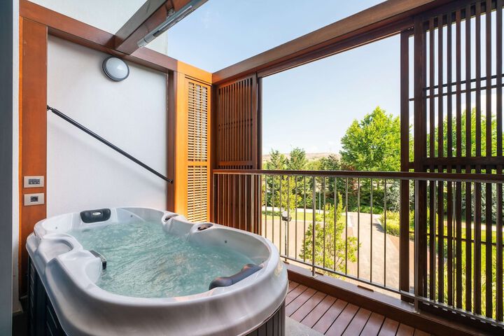 Hot Tub 57 of 116
