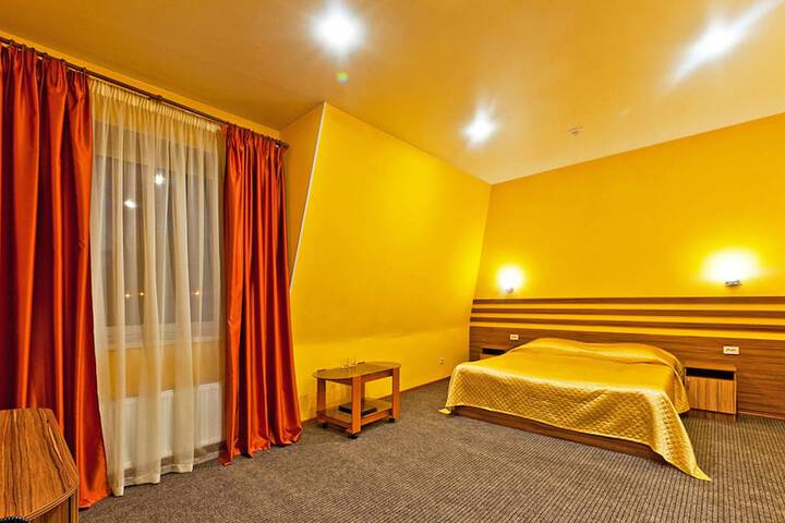 Room 28 of 164