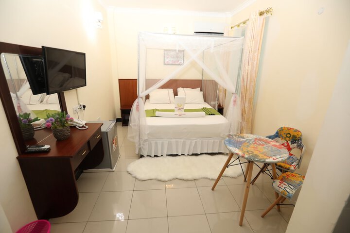 Room 4 of 37