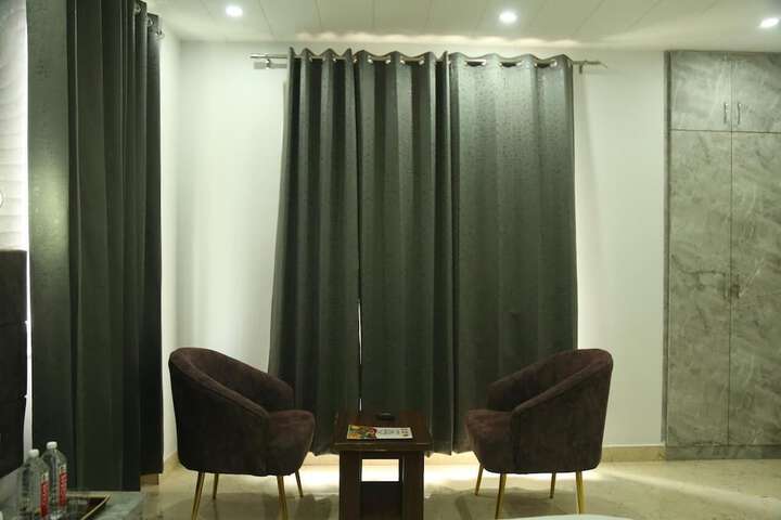 Room 15 of 30