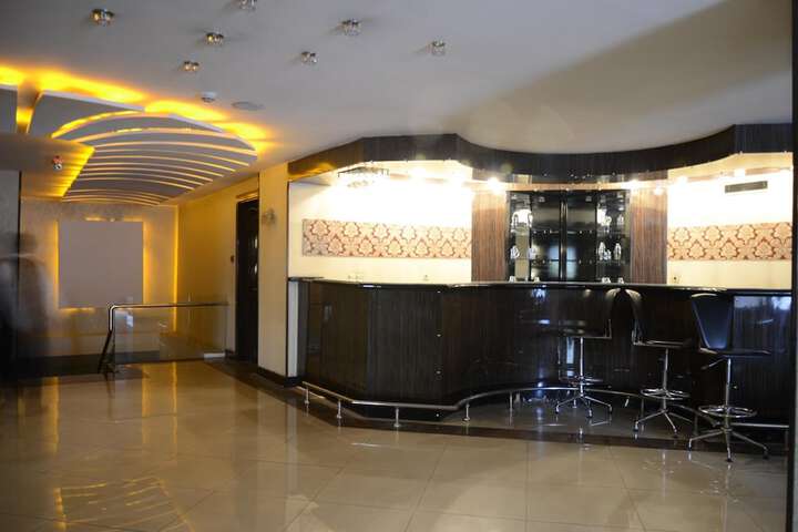 Entrance & Lobby