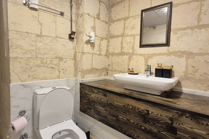 Room 15 of 19