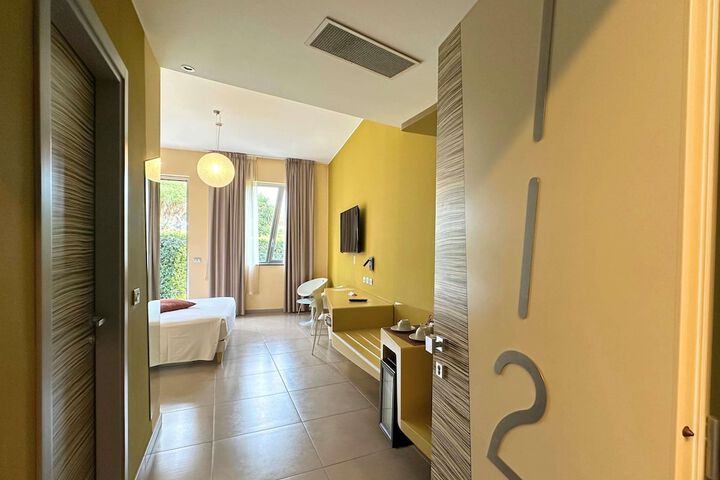 Room 15 of 153