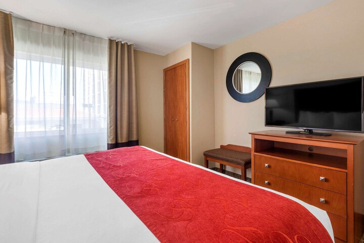 1 King Bed Suite (41 of 44)