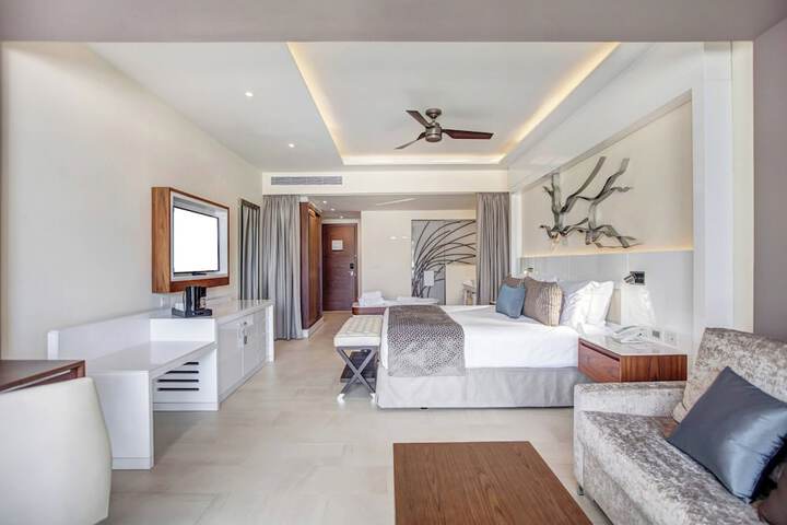 Room 25 of 218