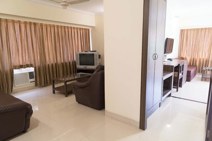 Room 6 of 12