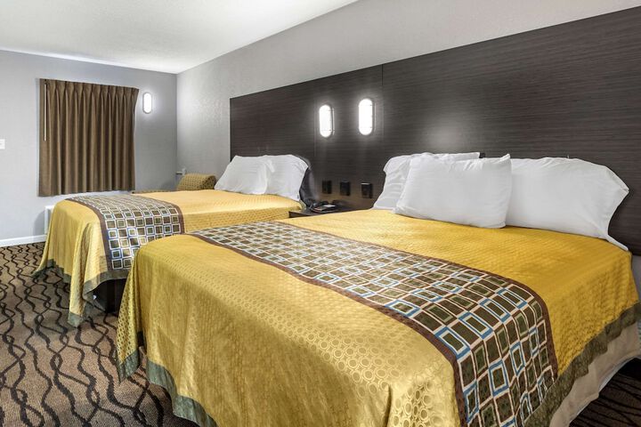 2 Double Beds (1 of 7)