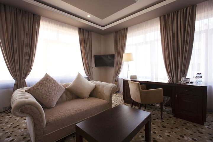 Room 33 of 86