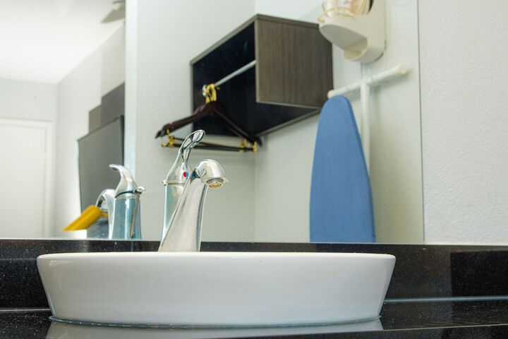 Bathroom sink