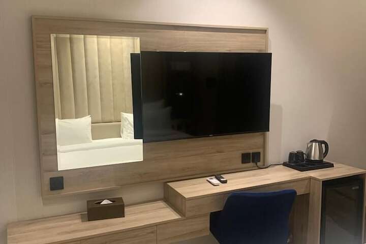 Room 13 of 23
