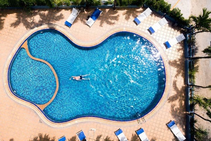 Hotel with Pool