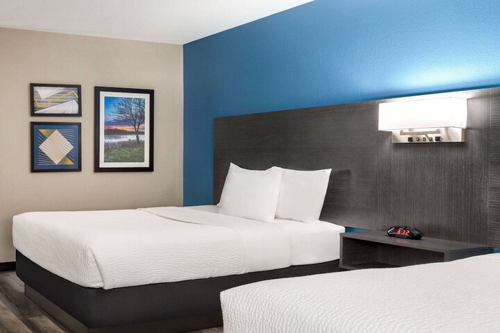 1 Double Bed Mobility Hearing Impaired Accessible Room (4 of 11)