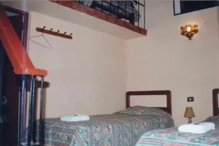 Room 5 of 11