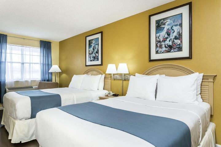 2 Double Beds (3 of 9)