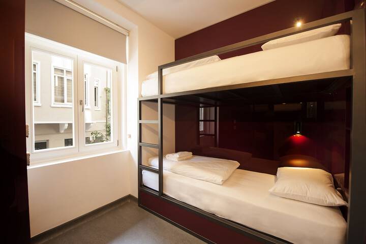 Room 15 of 80