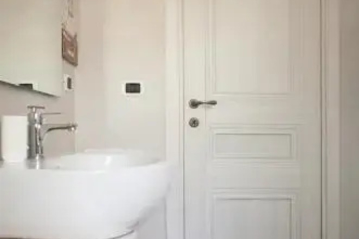 Room 6 of 9
