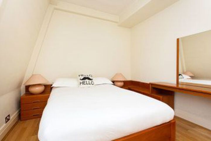 Room 5 of 12